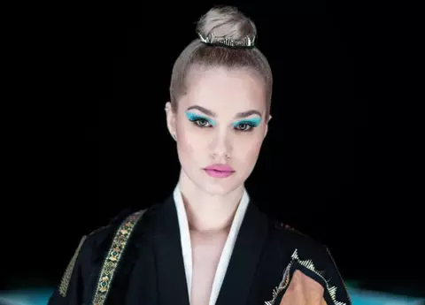 Feli a fost o victimă a bullyingului. În noul clip, “Omule, deschide ochii”, și-a vărsat tot amarul / MESAJUL emoționant al artistei