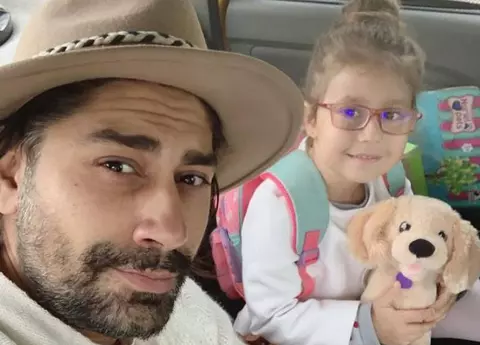 Iar au plecat într-o vacanță de familie! Cum se distrează Connect-R, Misha și fiica lor în formulă completă