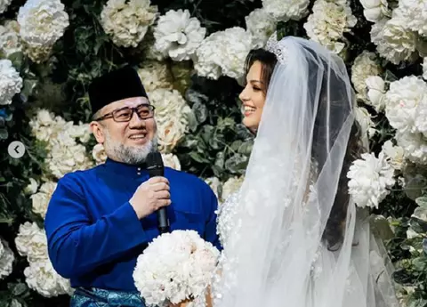 Fostul rege al Malaeziei a divorțat de Miss Moscova 2015. Pentru ea renunțase la tron
