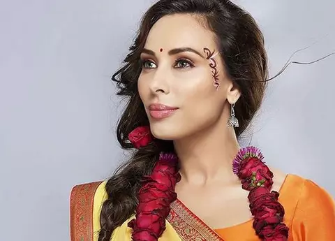 Iulia Vântur, prinsă de cutremur în Bali! Zeci de clădiri au fost avariate, iar turiștii au fugit din hoteluri! Iubita lui Salman Khan a tras o sperietură zdravănă