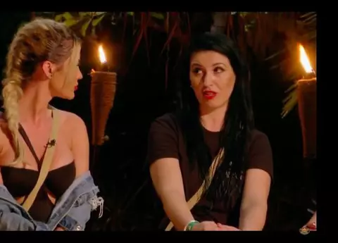 Cearta între Mirela de la Insula Iubirii și ispita Nicoleta. Și-au aruncat cuvinte grele: "Nu știe să vorbească limba română"