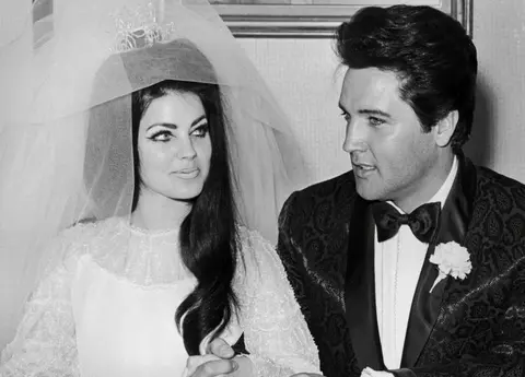 Mutilată de operațiile estetice! Cum a ajuns să arate Priscilla, soția marelui Elvis Presley, la 74 de ani