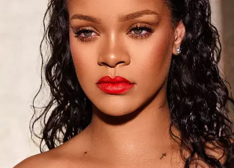 Rihanna și-a găsit dublura! Cum arată fetița care seamănă leit cu faimoasa artistă