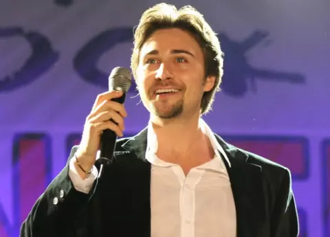 Cine este Elvin Dandel, prezentatorul Cerbului de Aur 2019. Tânărul are un tată celebru!