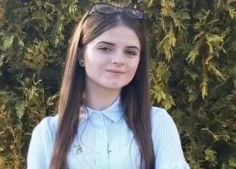 Alexandra Măceșanu, imaginea care te va înduioșa. Fata s-a pozat cu unul din artiștii săi preferați, Ștefan Bănică. Povestea din spatele fotografiei e emoționantă!