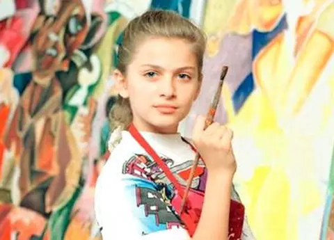 O mai ții minte pe Alexandra Nechita, supranumită ”micuța Picasso”? Cum arată acum și ce cadou incredibil a primit de ziua ei!