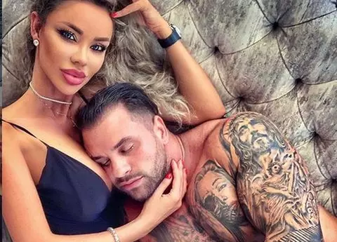 Cum se distrează Bianca Drăgușanu în luna de miere cu Alex Bodi. Imagini incendiare cu bomba sexy în Saint Tropez!
