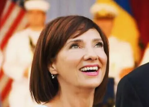 Cum s-a îmbrăcat Carmen Iohannis de Ziua Marinei, la Constanța. Prima Doamnă a avut o apariție spectaculoasă