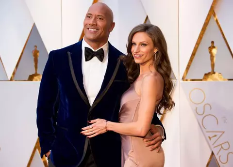 Dwayne Johnson s-a căsătorit în secret. Imagini fabuloase de la nuntă