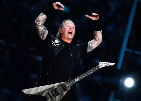 Ce moment impresionant! Metallica a cântat piesa "De vei pleca", a trupei Iris, în concertul de pe Arena Națională!