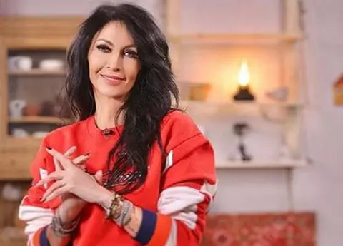 Mihaela Rădulescu împlinește astăzi 50 de ani. Cum s-a transformat diva de la debutul în televiziune până azi!