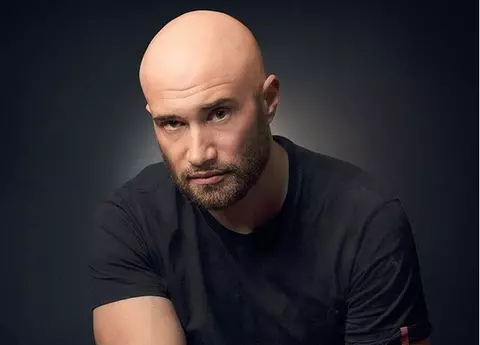Un individ care se dădea drept Mihai Bendeac, arestat pentru pornografie infantilă și șantaj!