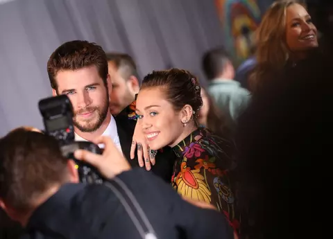 Miley Cyrus și Liam Hemsworth s-au despărțit după doar 8 luni de căsnicie!