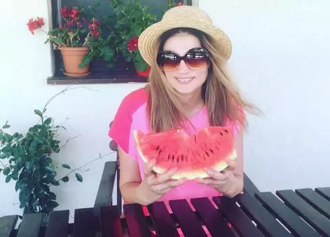 Ioana Ginghină este vegetariană de doi ani şi acum ţine dieta cu pepene roşu. Cum se menţine în formă la 41 de ani