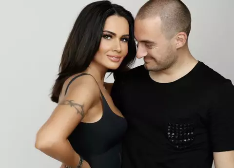 Cine este Conrad Mericoffer, partenerul sexy al Oanei Zăvoranu din ”Sacrificiul”. Iubirea lui din viața reală e blonda angelică din ”Daria, iubirea mea”