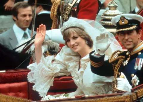 38 de ani de la nunta secolului! Cinci lucruri neștiute de la nunta Prințesei Diana cu Prințul Charles și un detaliu absolut scandalos