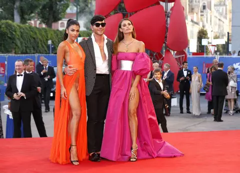 Gafe pe covorul roșu la Festivalul de Film de la Veneția! Italiencele - cu lenjeria intimă la vedere
