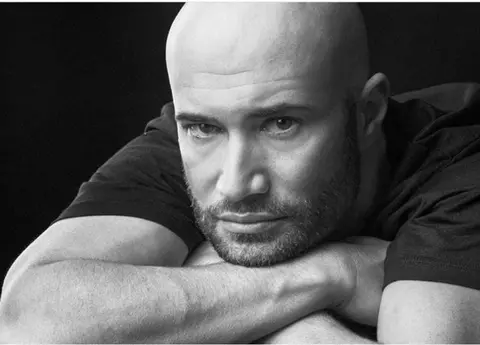 Blocul în care locuiește Mihai Bendeac a fost cuprins de flăcări. Declarațiile actorului: ”M-am speriat îngrozitor”