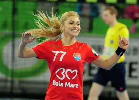 O mai ții minte pe Ada Nechita, handbalista care a dat 300 de goluri pentru Națională? Cum arată acum cea mai sexy sportivă a României
