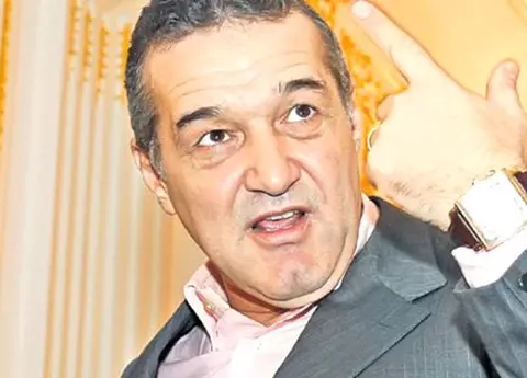 Alexandra, fiica mijlocie a lui Gigi Becali, părăsită de iubit pentru un fotomodel!