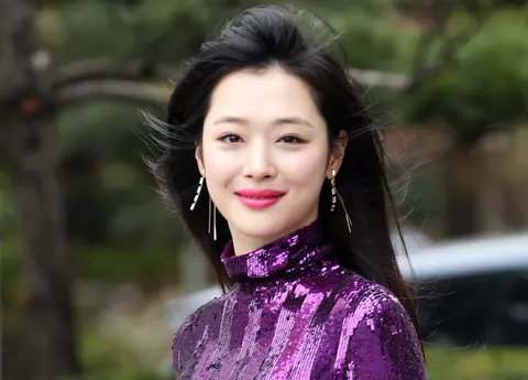 Vedeta sud-coreeană SULLI a fost găsită moartă. Artista de 25 de ani avea 6 milioane de fani pe Instagram!
