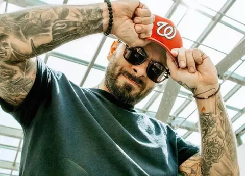 Cum arată și cu ce se ocupă soția lui Uzzi de la B.U.G Mafia. Ea este frumoasa care l-a făcut băiat de casă pe băiatul rău al muzicii