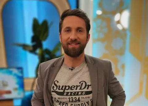Dani Oţil şi iubita topmodel şi-au recunoscut, în mod oficial, relaţia. Prima poză împreună!