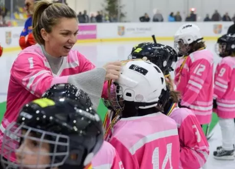 Simona Halep își extinde afacerile: are propria echipă de hochei, compusă exclusiv din fete: "Sunt minunate!”/ Au echipament roz şi sunt simpatice foc!