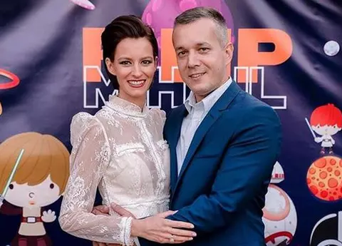 Nora lui Adrian Năstase, prima apariție publică după ce a devenit mamă. Incredibil cum arată în rochii mulate la două luni după naștere