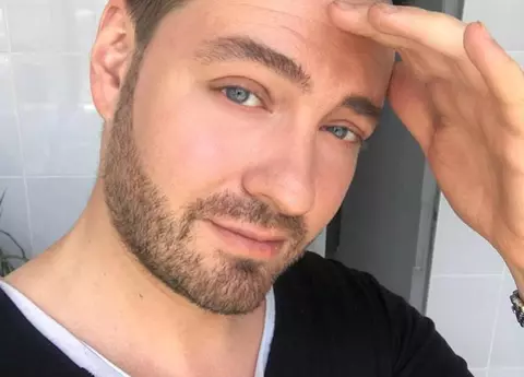 Alex Abagiu, concurent la Asia Express sezonul 3, e make-up artistul vedetelor. Loredana Groza și Delia se lasă des pe mâna lui