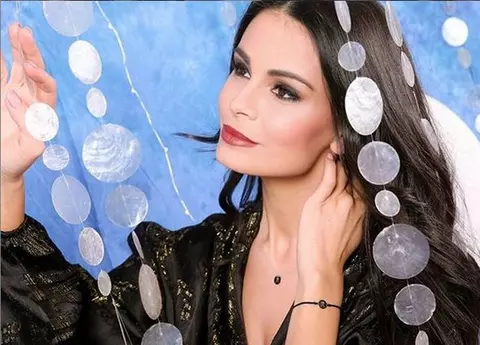 Anca Serea, cel mai sexy pictorial, la trei luni după ce a devenit mamă pentru a șasea oară. Vedeta a pozat în ipostaze îndrăznețe
