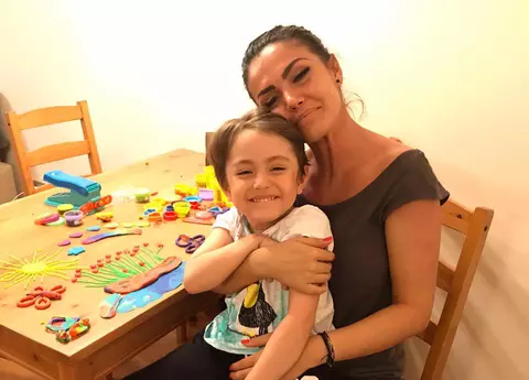 Cum arată apartamentul în care locuiește Andreea Mantea în Turcia. Vedeta i-a asigurat lui David, fiul ei, tot confortul