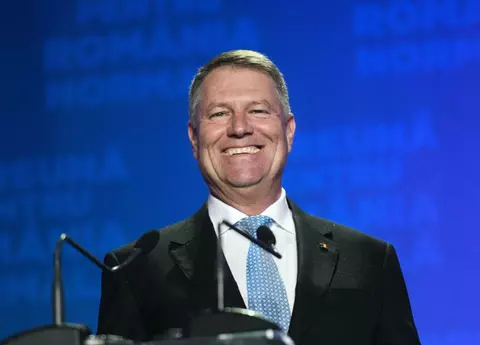 Reacția lui Iohannis când află că Viorica Dăncilă nu a ştiut cum se calculează aria cercului a stârnit controverse