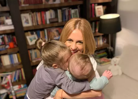 Simona Gherghe, criticată dur de mamele care o urmăresc: "M-au făcut nedocumentată, că am rămas în urmă..."