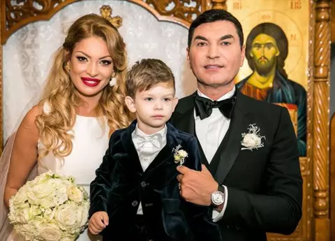Tabloul de familie este complet. Cristi Borcea s-a fotografiat alături de Valentina Pelinel și copii