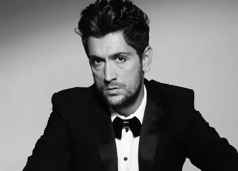 Cezar Ouatu are o viață de film! A îngrijit bătrâni ca să poată studia în Italia și era pe scenă când a aflat că tatăl său a murit: „A fost tragic!”