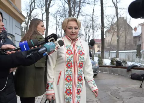 În ce ipostază neobișnuită a fost fotografiată Viorica Dăncilă, după ce a pierdut alegerile prezidențiale. Fosta sefă a PSD, la cumpărături într-un supermarket din Ploiești!