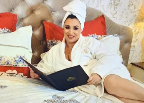 Oana Roman a fost criticată dur după ce a pozat în lenjerie intimă. Cum le-a răspuns vedeta cârcotașilor