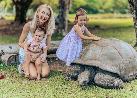 Andreea Bălan, scandal cu un fan pe Facebook. Artista a luat foc. „Părerea ta este proastă”