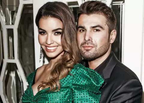Ce simpatic este băiețelul lui Adrian Mutu la aproape 3 ani! Sportivul și soția sa și-au dus copilul în vacanță