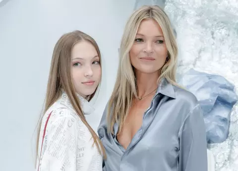 Ce frumoasă e fiica lui Kate Moss! La 17 ani, Lila Grace seamănă leit cu celebra sa mamă