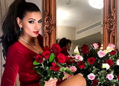 Ramona Gabor și-a serbat ziua cu mare fast în Dubai. Șampanie scumpă, opulență și un tort în formă de...
