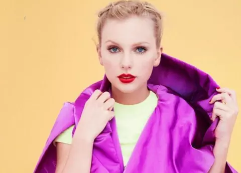 Drama cumplită a celei mai bogate cântărețe din lume. Taylor Swift, urmărită de necaz: ambii părinți au fost diagnosticați cu cancer