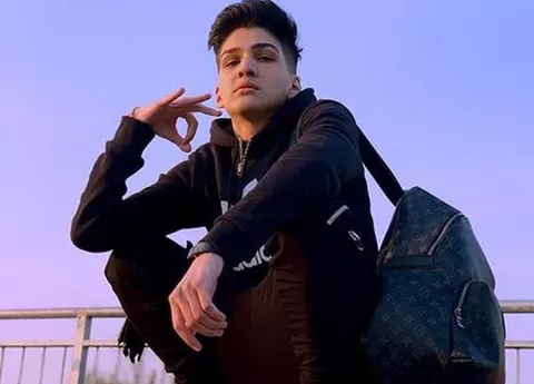 Cine e Abi Talent. Băiatul care a devenit cunoscut cu piesa ”Papuci Gucci” generează scandal după scandal în showbiz