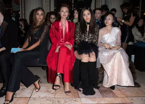 Mădălina Ghenea, apariție spectaculoasă la Paris Fashion Week. Rochia  inspirată din cultura marocană a atras privirile tuturor