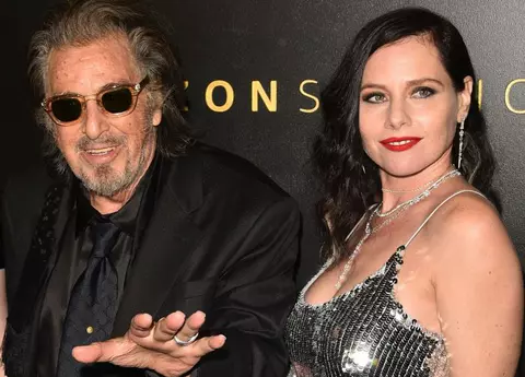 Al Pacino, părăsit de iubita cu 40 de ani mai tânără, pe motiv că este prea bătrân și prea zgârcit: ”Îmi cumpăra doar flori”