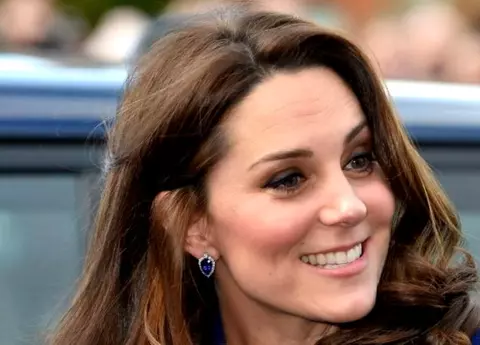 Kate Middleton a strălucit la premiile BAFTA într-o rochie de acum... 7 ani!