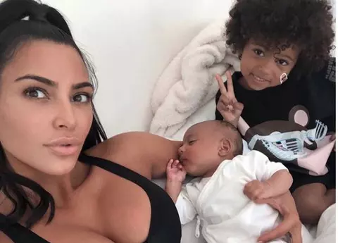 Kim Kardashian șochează din nou! E convinsă că tatăl ei s-a reîncarnat în fiul cel mic: "O femeie medium a venit la mine și mi-a zis că..."