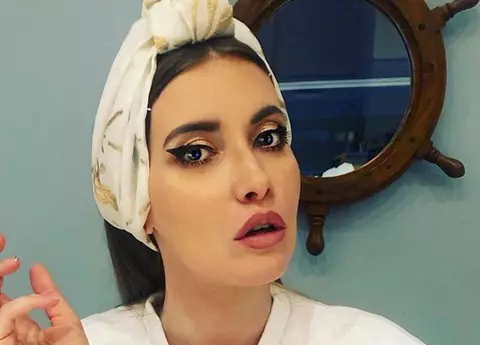 Cum a ieșit Iulia Albu din casă în dimineața asta. Zăpada era pana la gleznă, dar nu i-a păsat