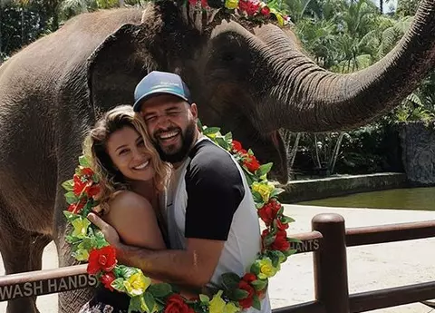 Lora, adevărul dureros despre izolarea forțată în Bali: "Practic, nu se ocupă nimeni să ajungem acasă. Dacă rămâi în carantină unde faci escală nu interesează pe nimeni"/ EXCLUSIV